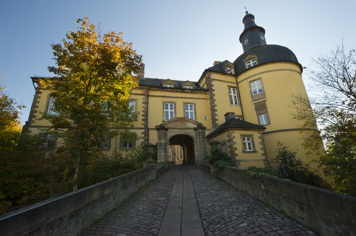 Auffahrt zum Schloss Friedrichstein 